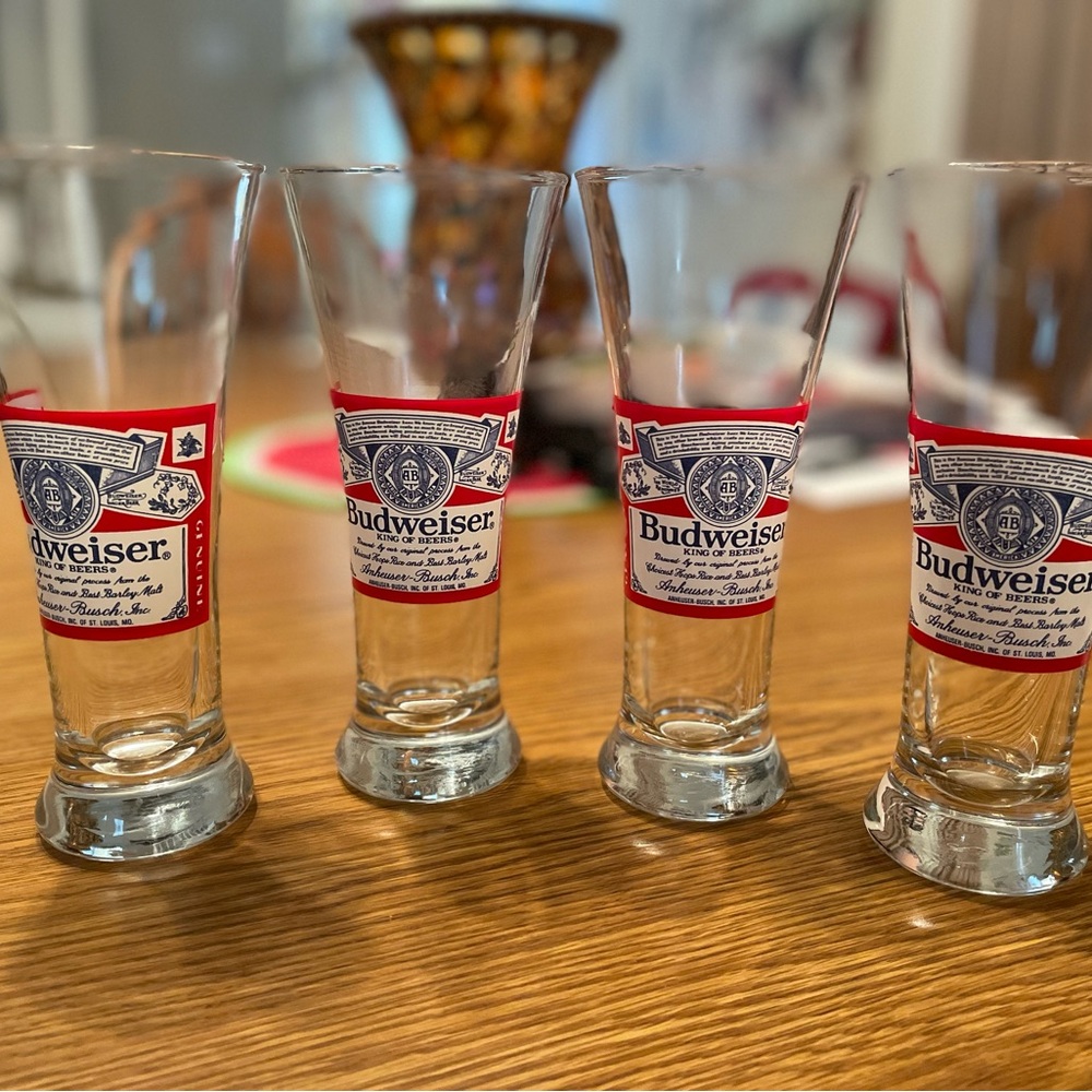 Vintage set of 4 Budweiser Pilsner glasses.